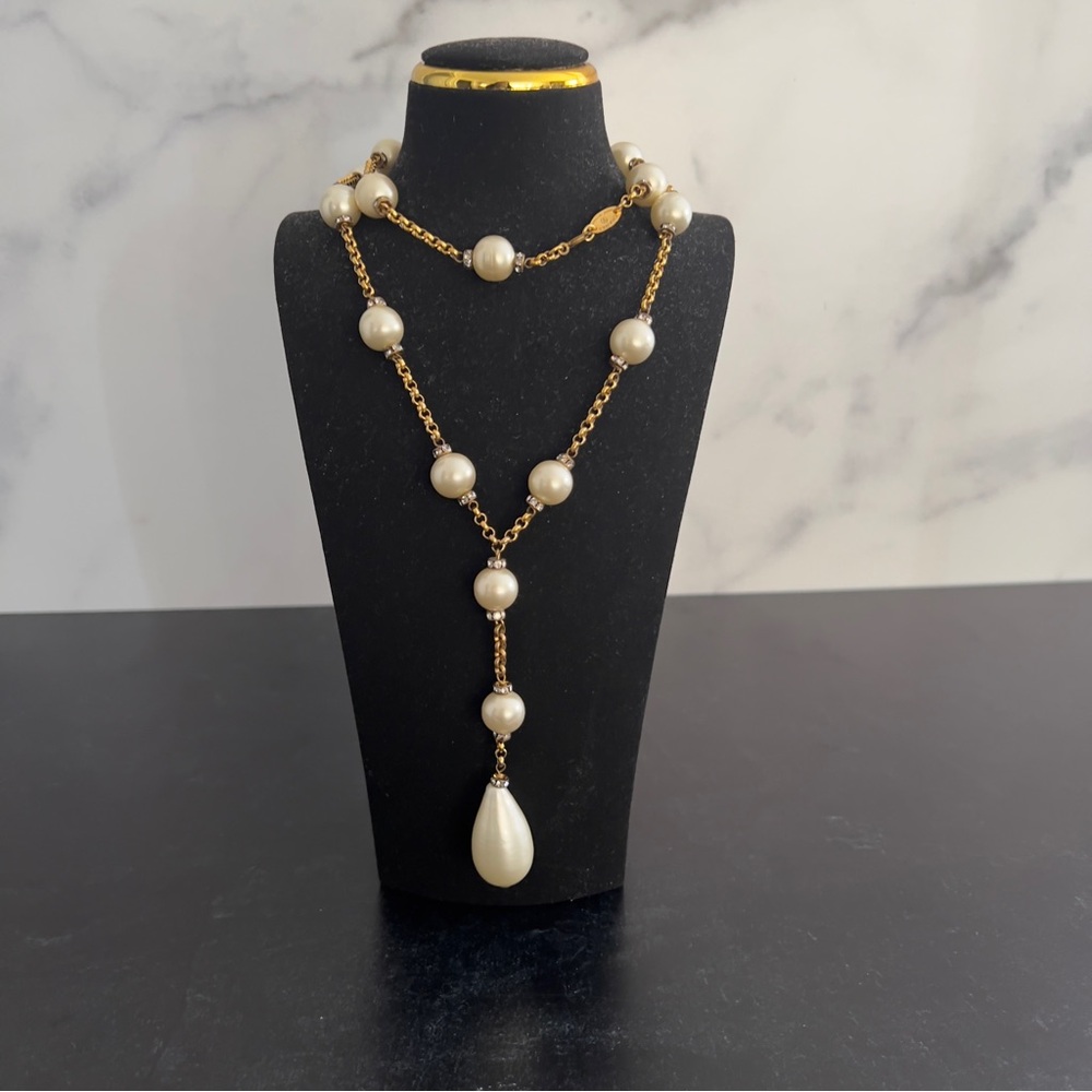 Vintage Chanel faux pearl necklace